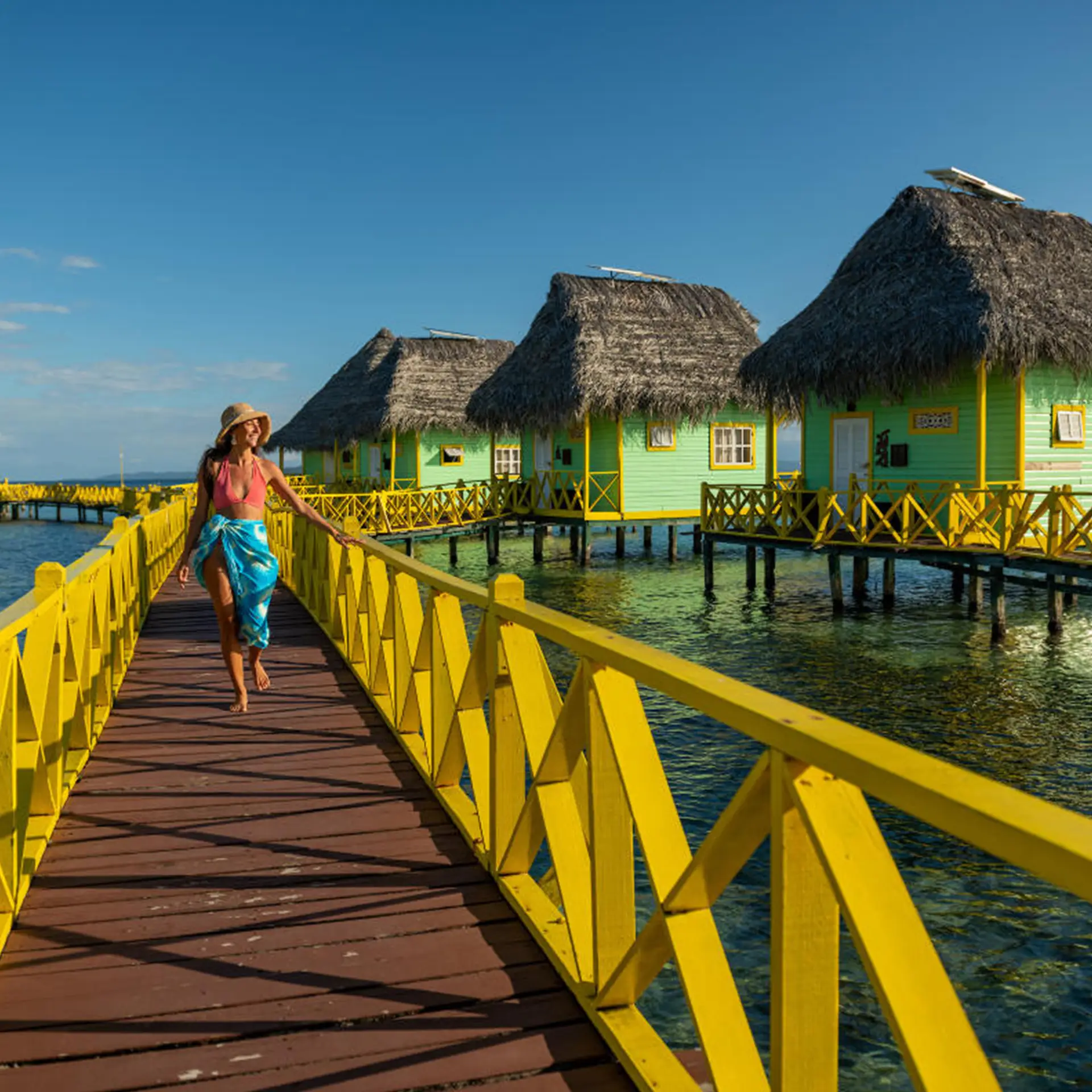 Hotel-Choza Bora Bora-Plan Familiar de 3 Noches desde $120.00